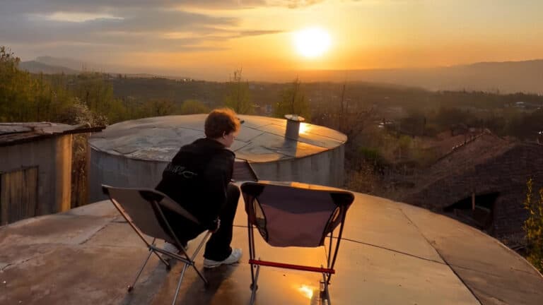 В Алматы завирусилась новая локация с потрясающим видом на закат