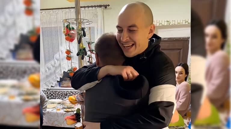 Проехал 4 тыс. км: мужчины плачут из-за видео про братскую дружбу