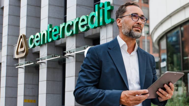 Топ-менеджеры Банка ЦентрКредит зарабатывали по 20 млн тенге в месяц