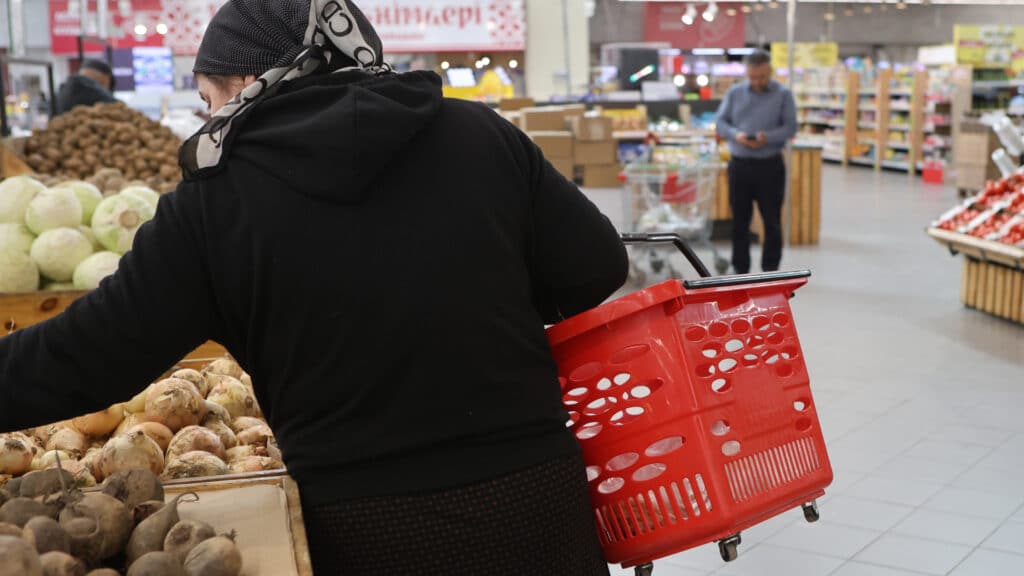 Казахстанец тратит в среднем 615,5 тыс. тенге на продукты в год