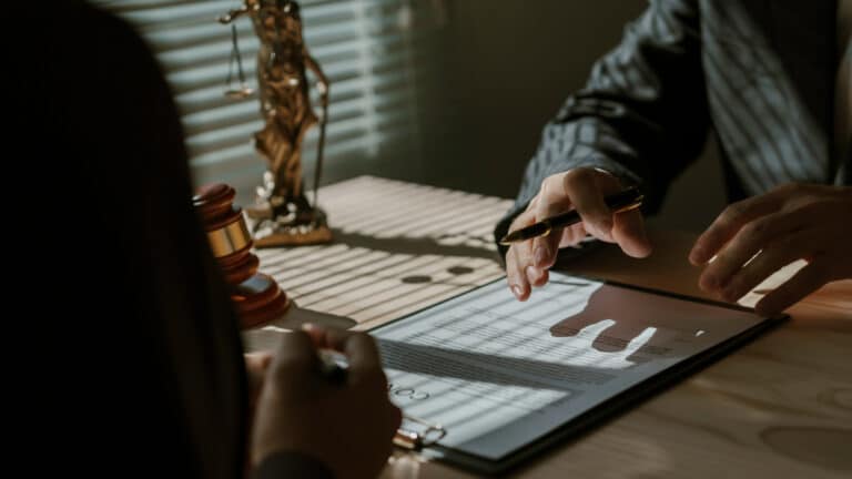 «Блокируют счета и мучают людей»: в мажилисе жестко раскритиковали работу ЧСИ