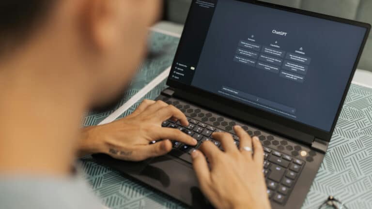 ИИ оказался эффективнее групповой терапии при лечении тревожности у студентов