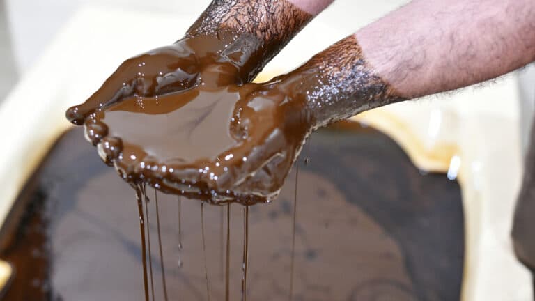 В Казахстане стало популярным лечение нефтью