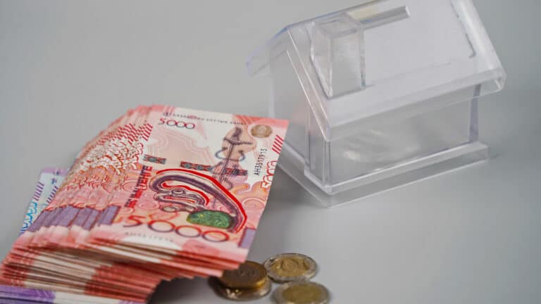 Казахстанцы резко сократили вывод денег из ЕНПФ