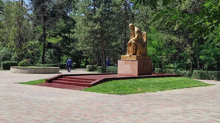 Парк Сейфуллина рядом с вокзалом Алматы-1 реконструируют в 2027 году