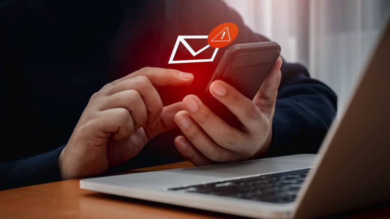 Азаматтарға жалған SMS таратып, банктегі қаражатын жымқырған топ ұсталды