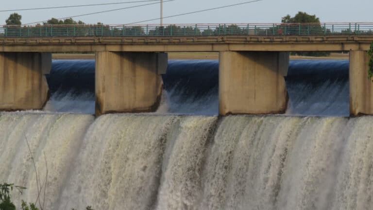 Гигантское водохранилище на севере Казахстана вышло из берегов