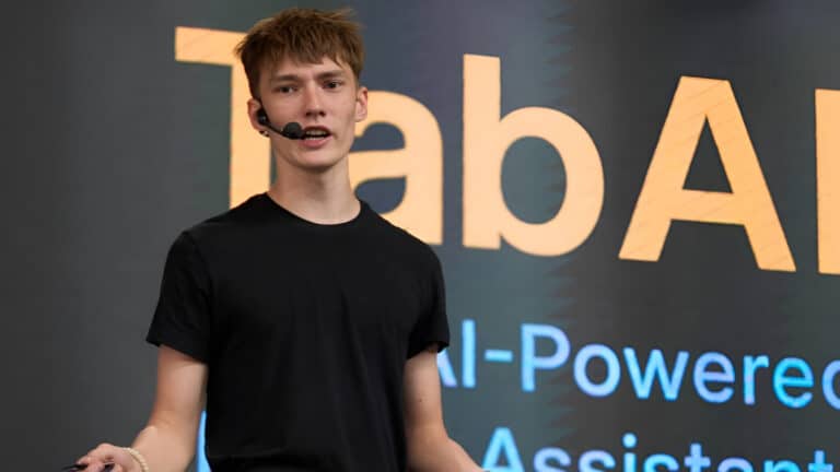 Школьник из Павлодара получил грант Google: его ИИ-стартап следит за работниками