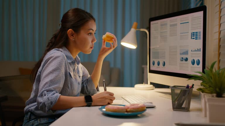 Только каждый двухсотый казахстанец работает из дома