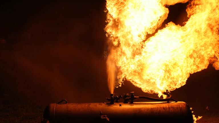 Взрыв 10-литрового баллона едва не сжег дом вместе с людьми в Аксу