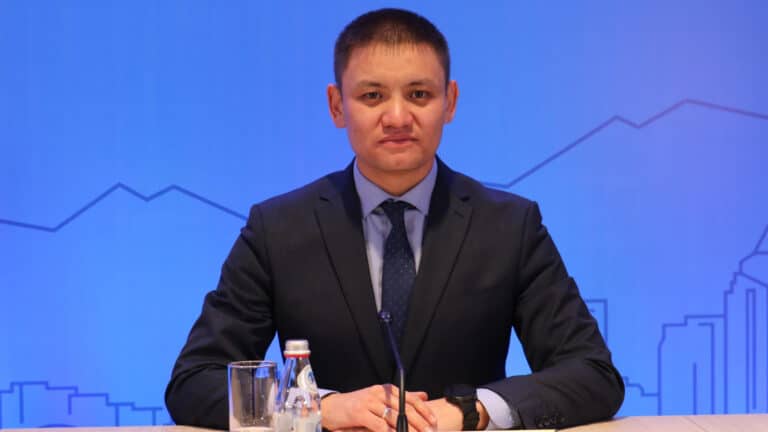 «41% уходит на налоги»: депутат потребовал снизить нагрузку на зарплаты в Казахстане