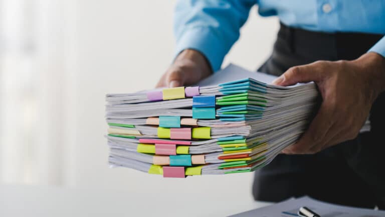 Казахстанцы завали Минтруда жалобами на зарплаты и начальство