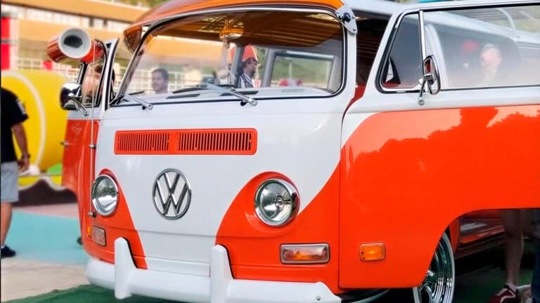 «Фургончик тайн» из комиксов «Скуби Ду» на улицах Тараза восхитил соцсети