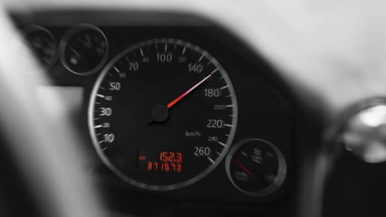 Лихач на BMW X6 разогнался до 183 км/ч на трассе Павлодар – Астана