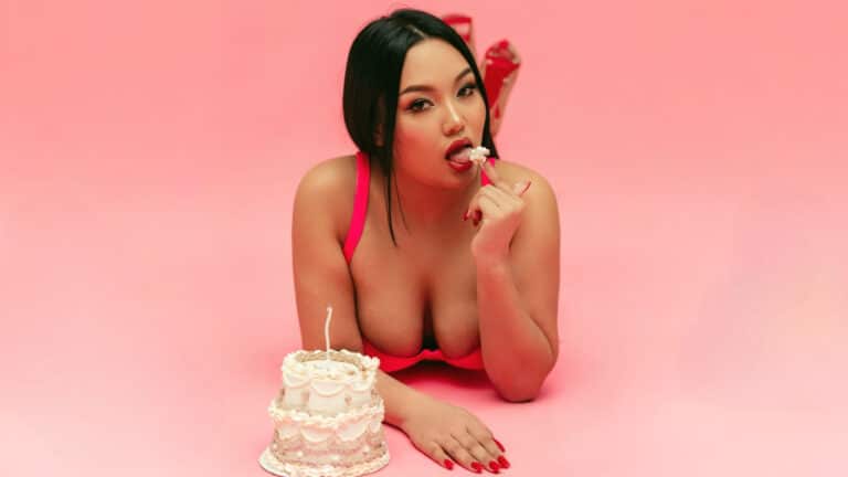 Соцсети обсуждают скандальную вечеринку казахстанской блогерши