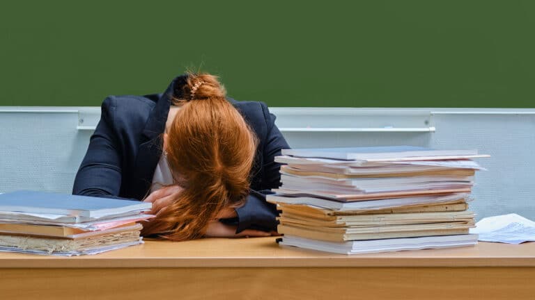 Реальные зарплаты учителей падают третий год подряд в Казахстане