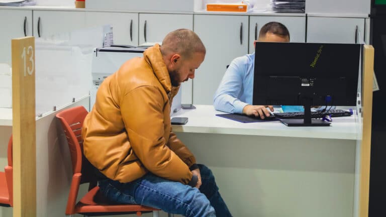 Россиянам в Казахстане выдали в 10 раз меньше РВП