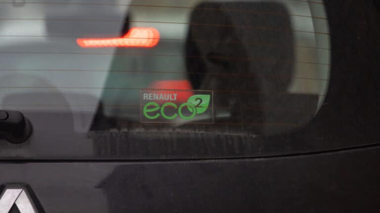 Ташкент поделят на экологические зоны и обяжут водителей получить стикеры