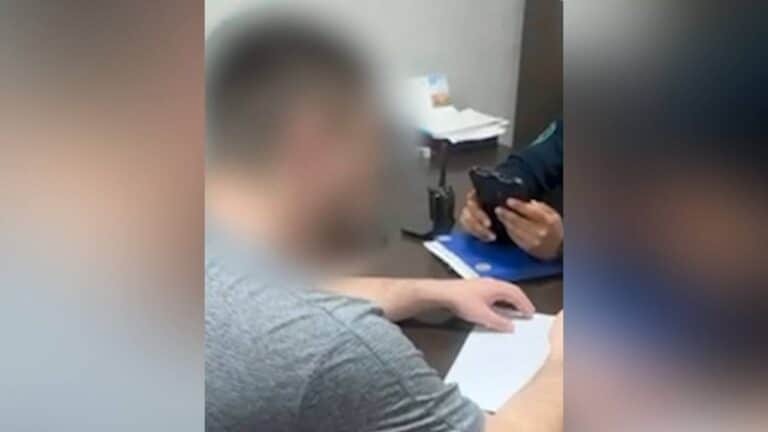 Алматыда арыстанға тас лақтырған жігіт сотталды