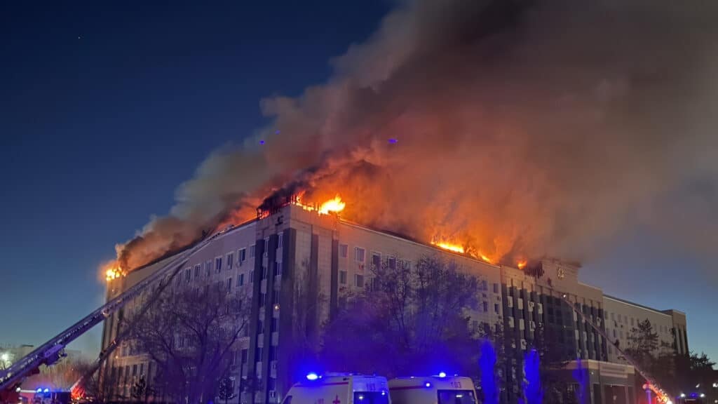 «Короткое замыкание»: в МЧС назвали причину пожара в здании акимата Актобе