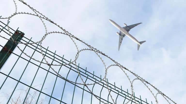 Кыргызстанца с уголовным прошлым не смогли депортировать из Казахстана