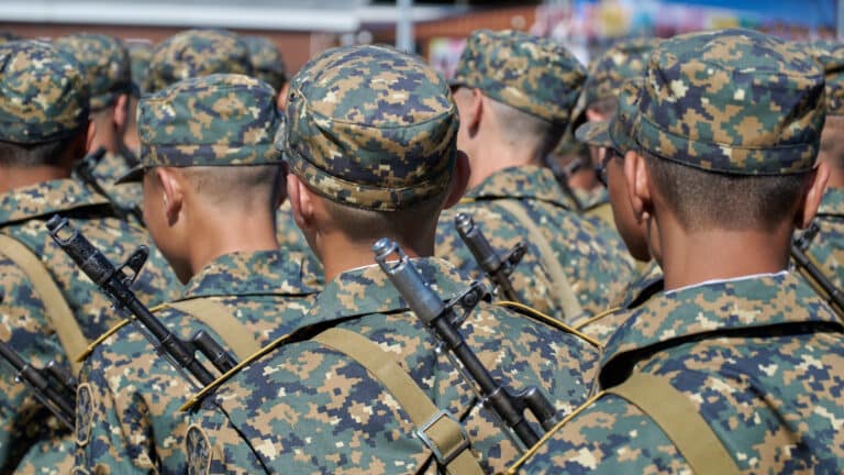 Военные Алматы заявили, что не перестанут ловить уклонистов от призыва на улицах