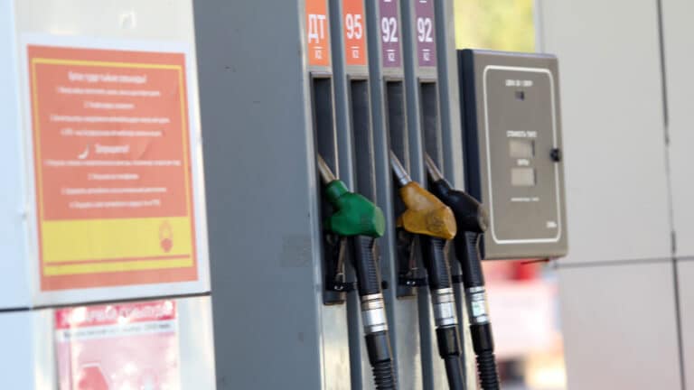 Цены на бензин не выросли после окончания моратория, считают в Минэнерго