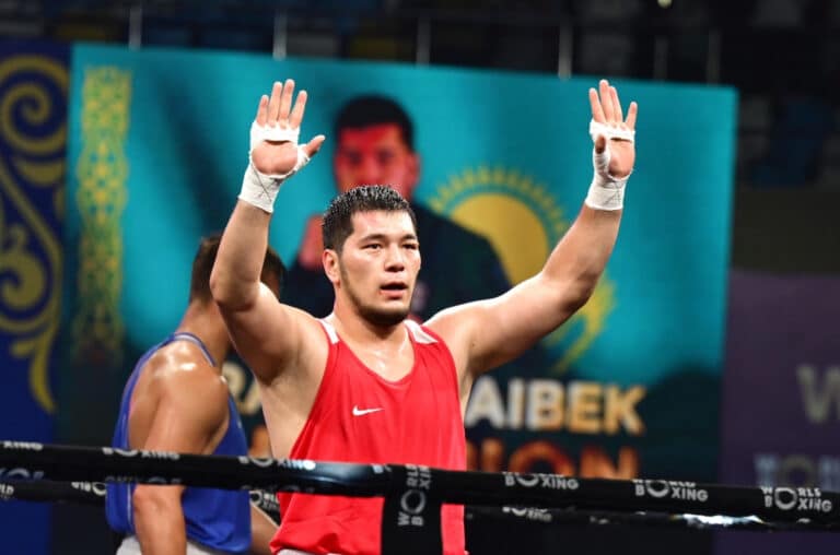 Айбек Оралбай и Валентина Хальзова оспорят путевки в финал чемпионата Азии по боксу