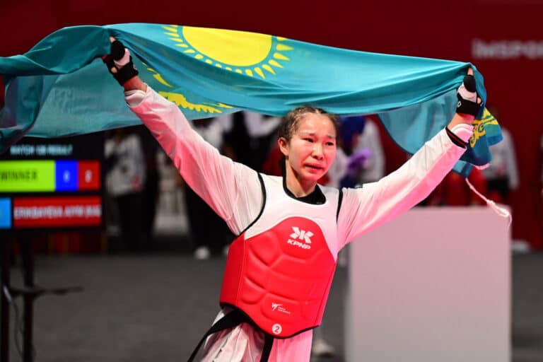 Казахстанка Айым Серикбаева завоевала «золото» юниорского ЧМ по таеквондо