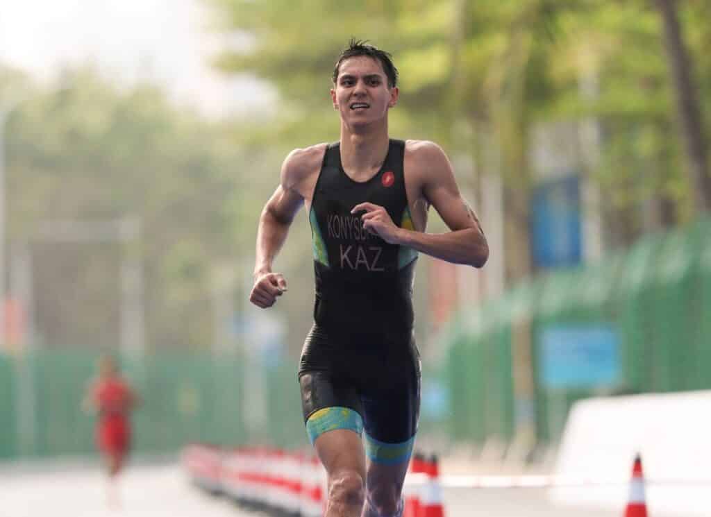 Казахстанский акватлонец стал пятым на Азиатских пляжных играх-2026