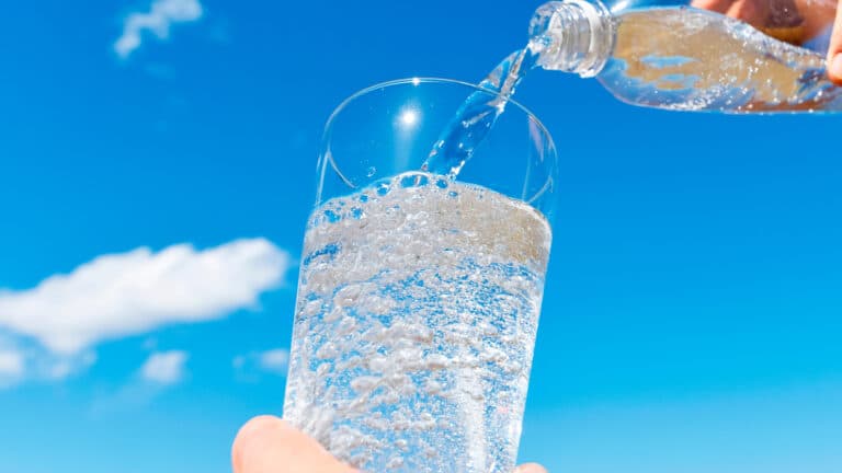 Может ли газированная вода помочь сбросить вес