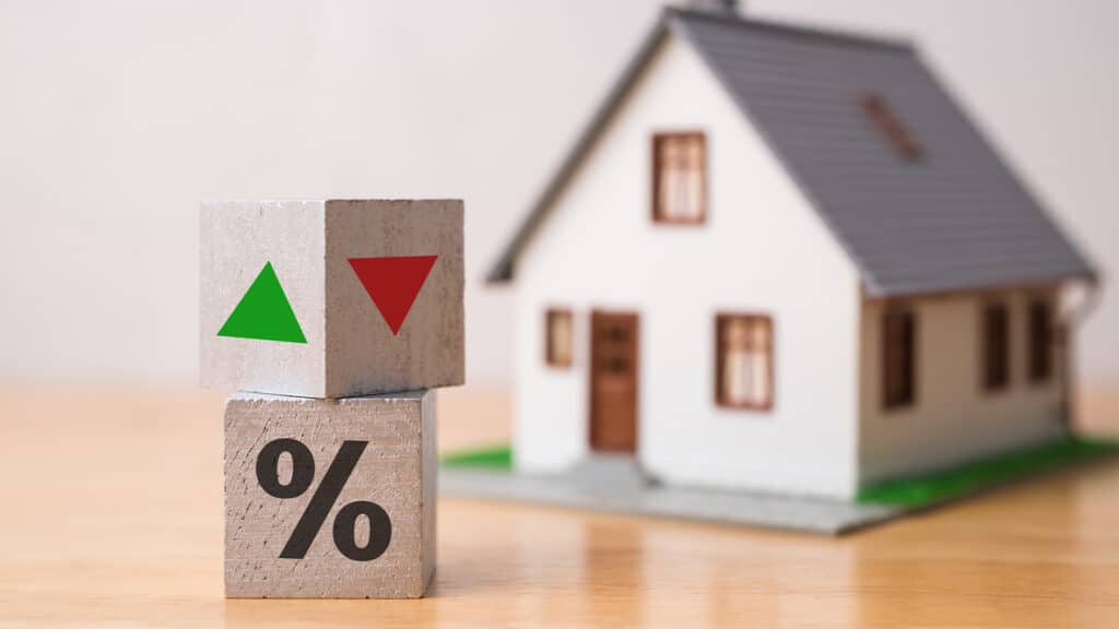 Глава Нацбанка сообщил, когда будут введены разные ставки по ипотеке в Казахстане/shutterstock, бильд-редактор: Дастан Шанай