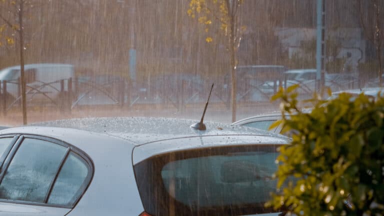 Ливни, град и штормовой ветер: циклон из России несет в Казахстан непогоду