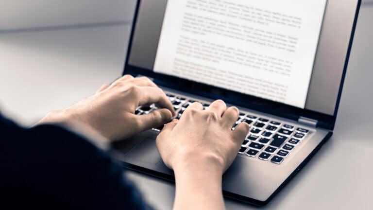 В Казахстане могут смягчить статью о фейках после громких арестов журналистов