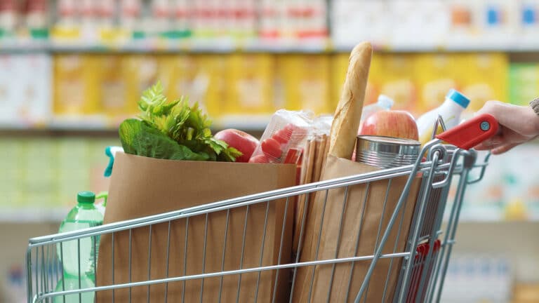 Продовольственные товары занимают все большую долю внутренней торговли