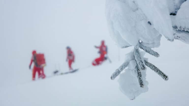 Гражданин Казахстана погиб под лавиной на руднике в Бурятии