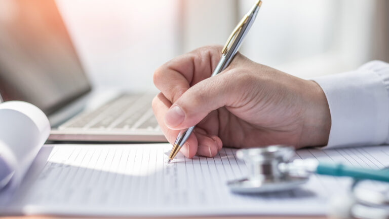 Правительство за 2024-2025 годы сэкономило на здравоохранении почти $750 млн