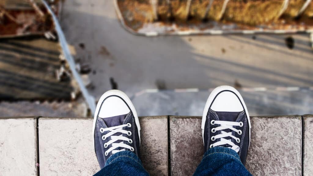 Астанчанин получил 10 суток ареста за попытку суицида на крыше ЖК «Коркем-3»