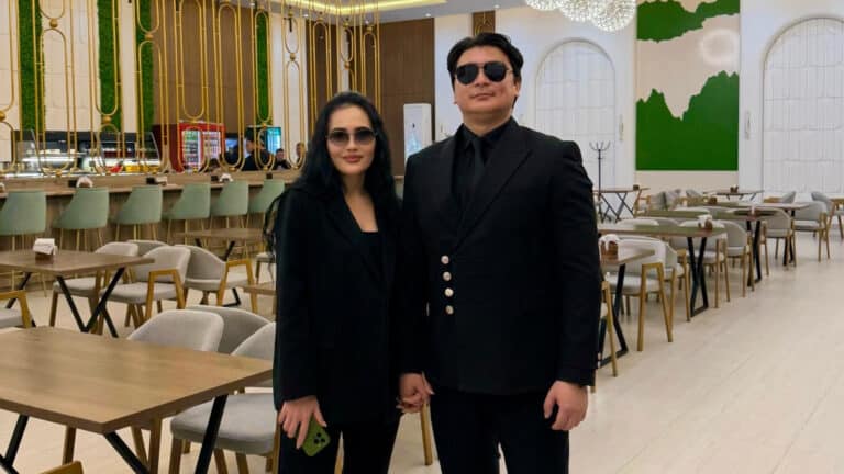 Видео с Ханом тамадой: ведущий рассказал о планах уехать из Актау после скандала