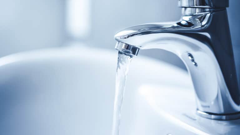 Автомойки и бани Алматы попали под массовые проверки