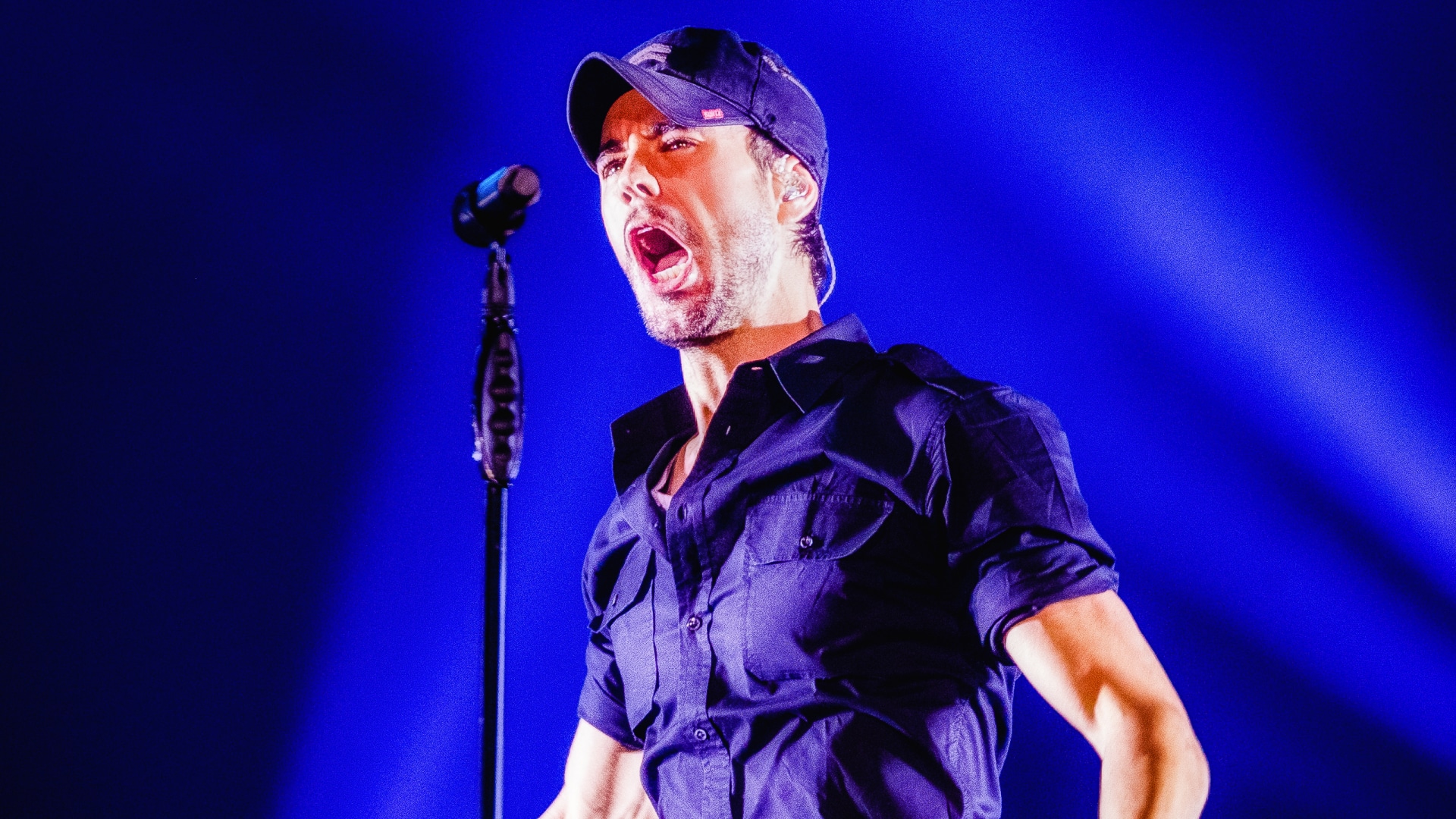 Enrique Iglesias may face kissing ban at upcoming Kazakhstan shows
