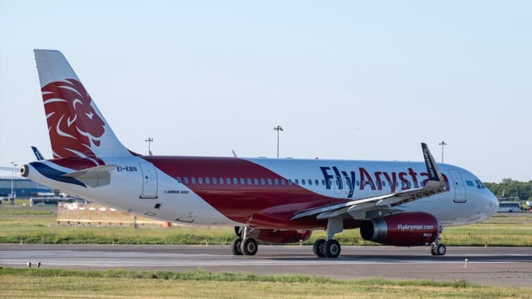 Самолет FlyArystan сбил собаку и получил повреждения в аэропорту Шымкента