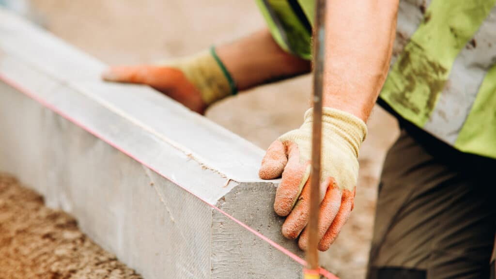 Строительная компания казахстанца увеличила прибыль почти в пять раз/shutterstock, бильд-редактор: Адэлина Мамедова