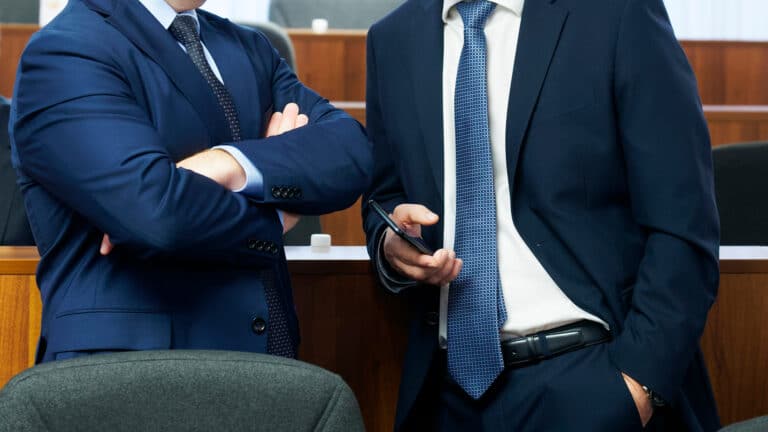 Госслужащим будут регулярно индексировать зарплаты