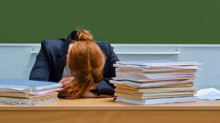 «Не молчите»: Аймагамбетов призвал педагогов жаловаться в полицию за буллинг учеников