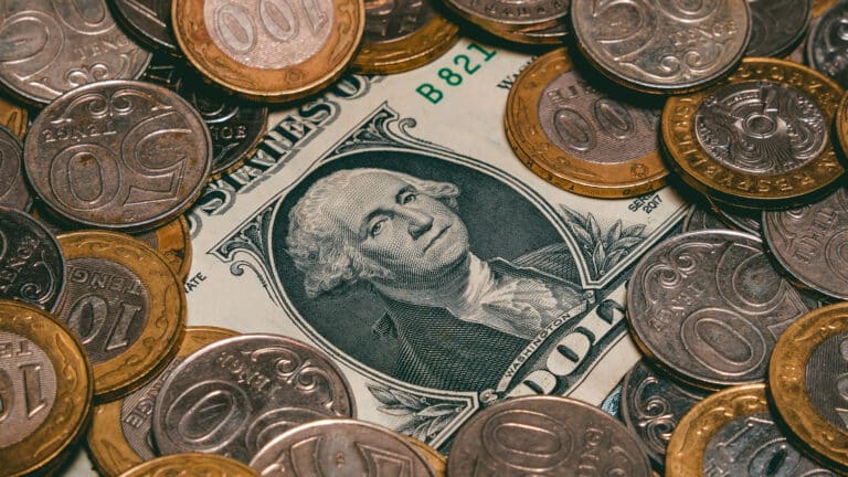 Сколько будет стоить доллар через год, рассказали финансисты