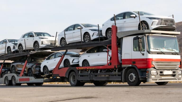 Доля Казахстана в параллельном импорте авто в Россию составила 1%