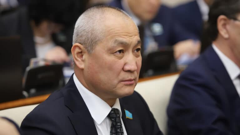 Жанбыршина просят заняться проблемами лиц с инвалидностью из-за хайпа с собаками