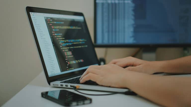 Программисты получают в три раза выше, чем другие казахстанцы – почти 1,5 млн тенге