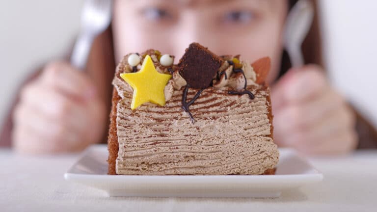 Ученые нашли скрытую связь между аппетитом и эмоциональным напряжением в мозге